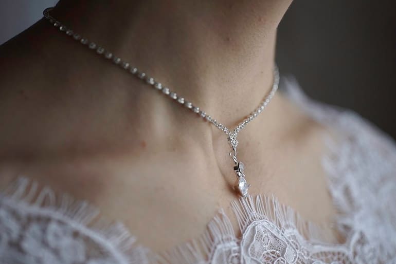 Marié avec un collier symbolisant l'union