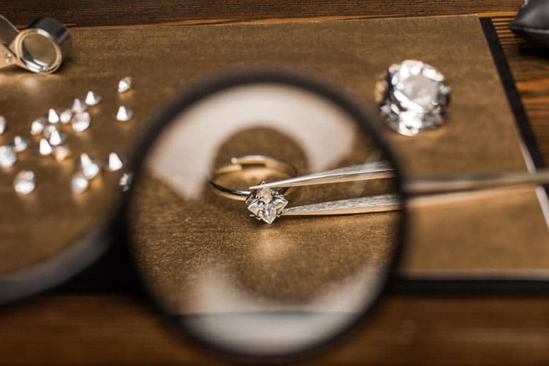 Connaître la qualité d’un diamant ? Explication d'un Diamantaire